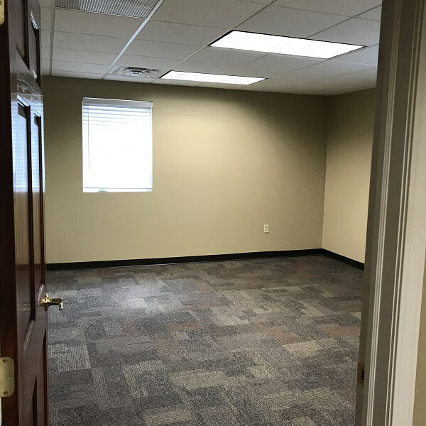Large office space $950, 350 SF.  605 Division St, N. Tonawanda (Suite 10/11) Thumbnail
